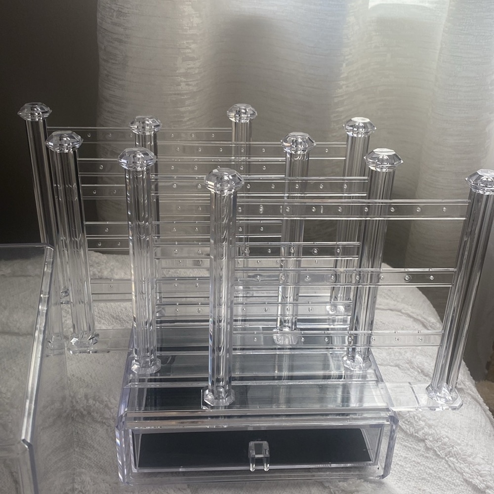 Plastic Jewelry Storage plus 5 moveable rack - Picture 3 of 4